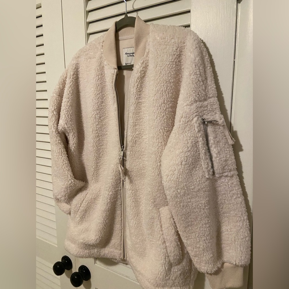 Abercrombie Cozy Cream Sherpa Jacket Never Been Worn
